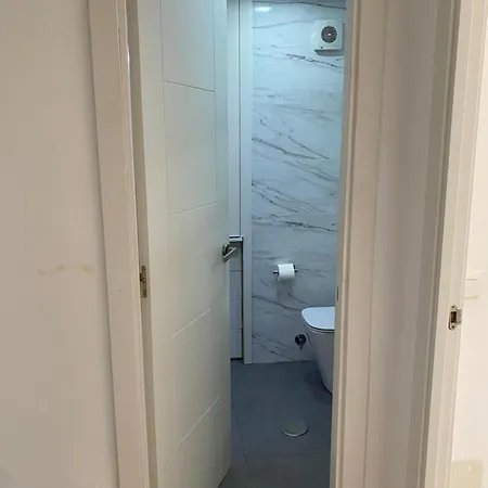 Cozy Torremolinos, Double With Air-conditioning, Pool And Parking منزل للإقامة